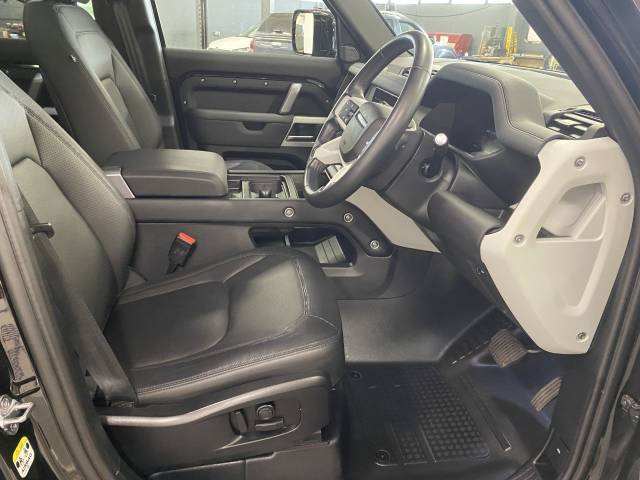 2023 Land Rover Defender 3.0 D250 X-Dynamic SE 110 5dr Auto